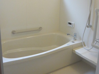 見違えるようなお風呂になり、子供とゆっくりお風呂に入れて快適です。
