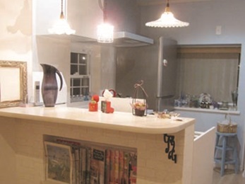 南欧調の家具が似合う、こだわりのいっぱい詰まった内装になりました。