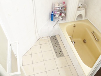 お風呂に入れないのは不便でしたが、水漏れの心配もなくなり 安心してお風呂に入れます。