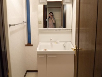 大容量のキャビネットなど、機能充実の洗面台です。