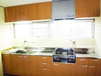 使い慣れたセクショナルキッチンを設置致しました