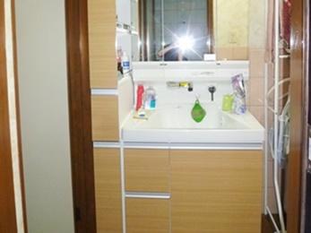 内装工事なしの洗面台とトイレ取替え工事のみなので、短時間で工事が終わりました。