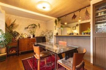 明るく開放的なダイニング