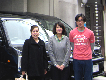 好きな色と沢山の天然木に囲まれて大満足です。